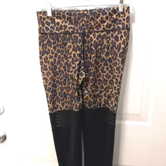 Animal Print Sexy Legging with High Waisted Booty Enhanser Size Large - Picture 1 of 6